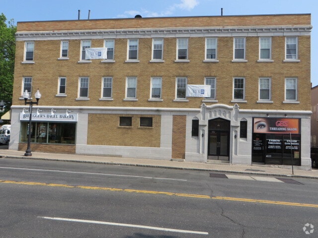 Building Photo - 951 Farmington Ave Unit B-4 Rental