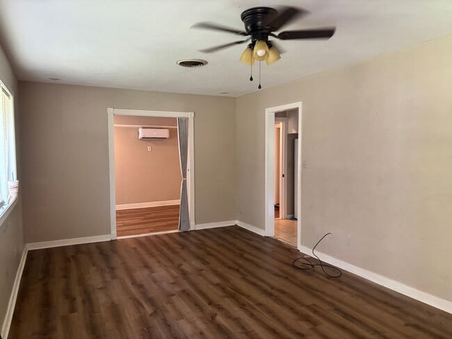 Photo - 151 Chatham Cir