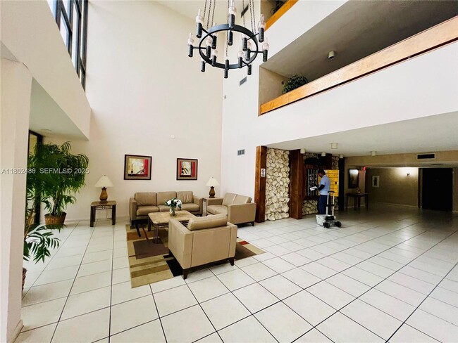 Photo - 491 Racquet Club Rd Unidad 203