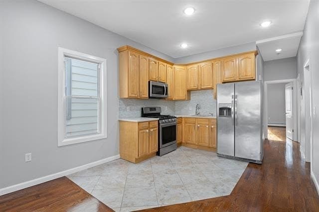 Building Photo - 35 Lexington Ave Unit 2