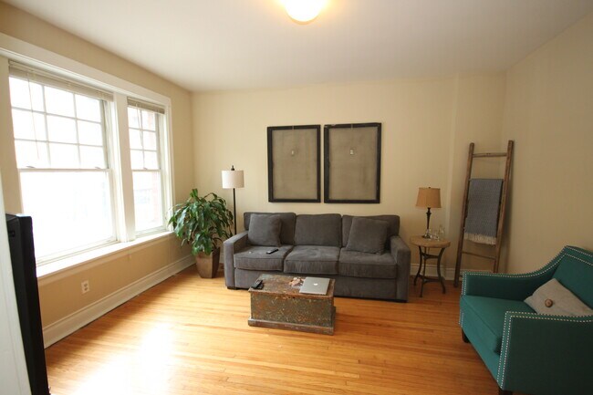 Photo - 1336 W Belmont Ave Unidad 3