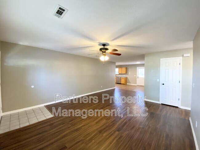Photo - 831 N 54th Ave