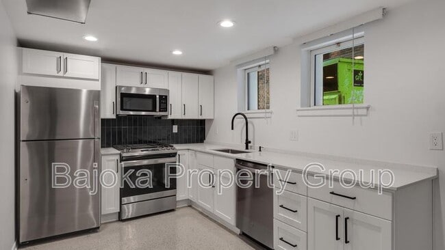 Building Photo - 632 Prentis St