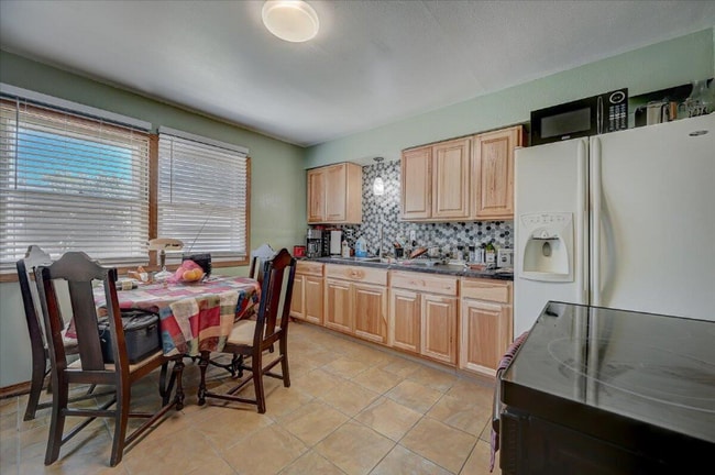 Photo - 10165 W Cleveland Ave Unidad LOWER