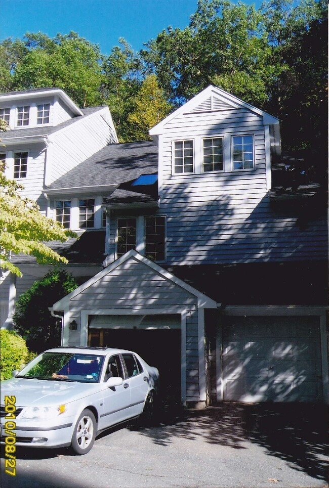 Building Photo - 100 Winterbourne Ln