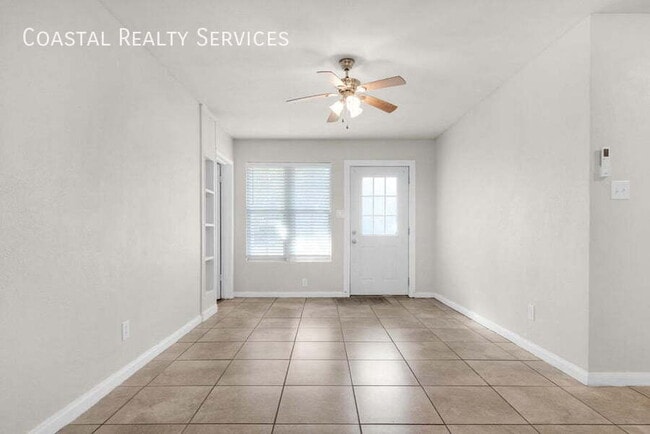 Photo - 213 Hawthorne Cir