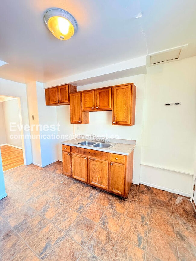 Photo - 17143 Ontario St