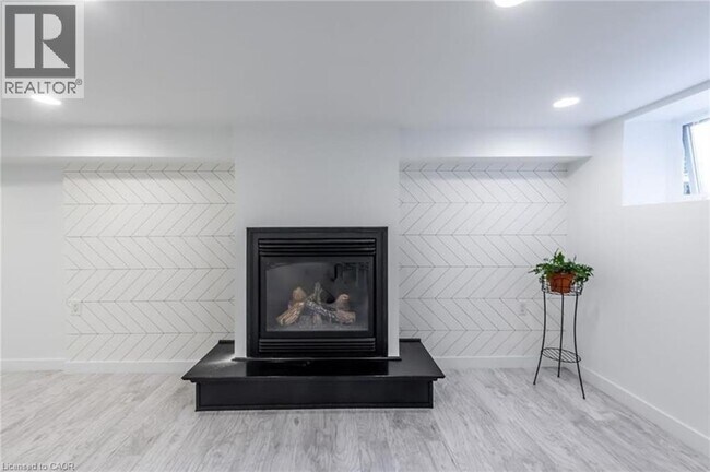 Photo - 257 E 17th St