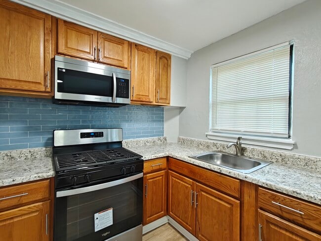 Photo - 120 Yorke St