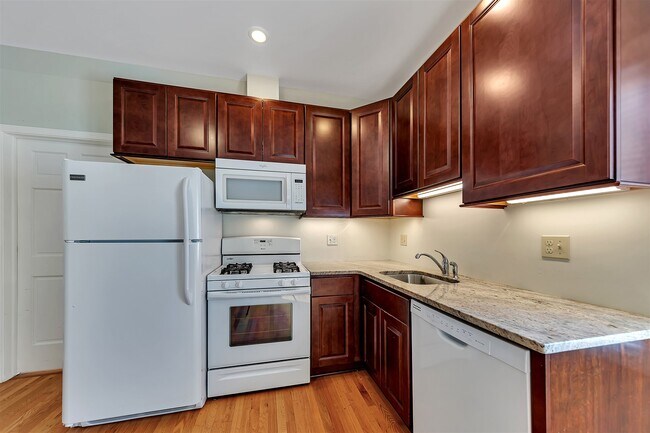 Photo - 1004 17th Ave SE