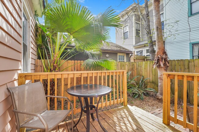 Photo - 305 W Waldburg Ln