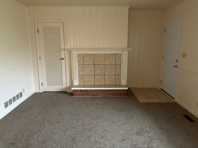 Sala de estar - 628 W Norman Ave