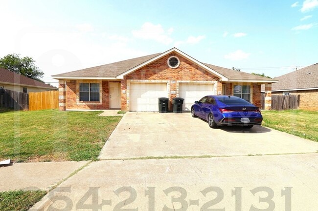 Building Photo - 4003 Cambridge Dr Unit A