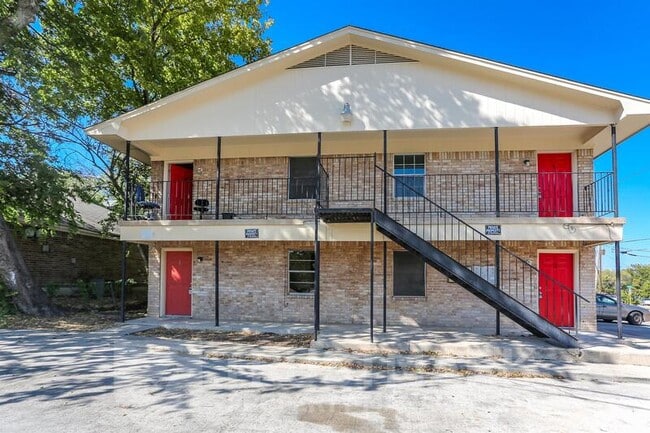 Building Photo - 501-502 Root Ave Unit 2