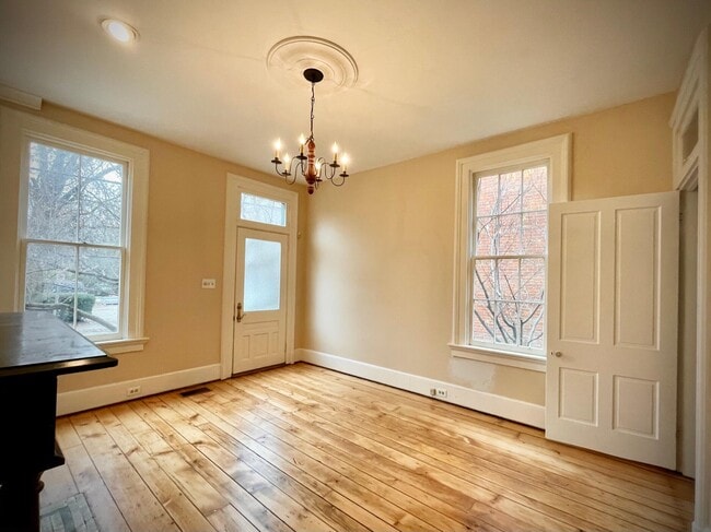 Photo - 212 E 5th St