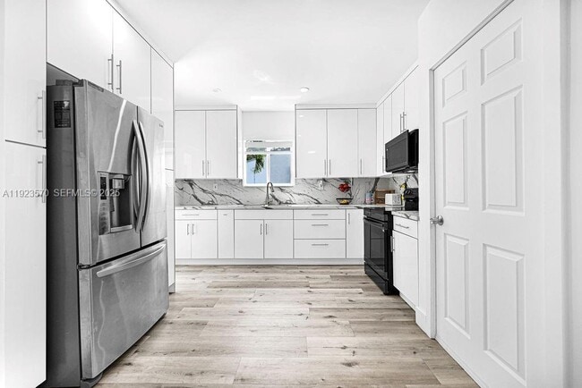 Photo - 876 NE 81st St