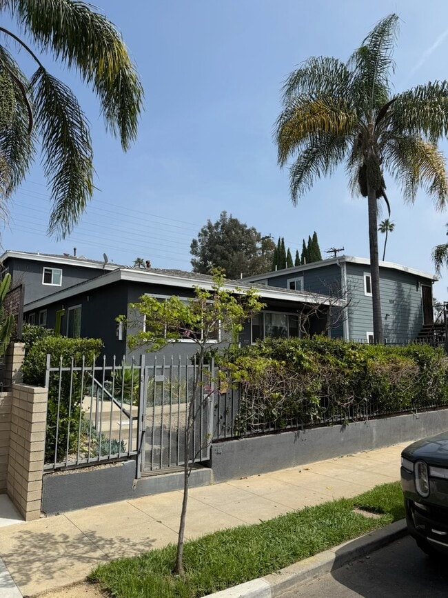 Building Photo - Venice Adjacent