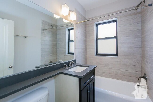 Photo - 2326 N Rockwell St