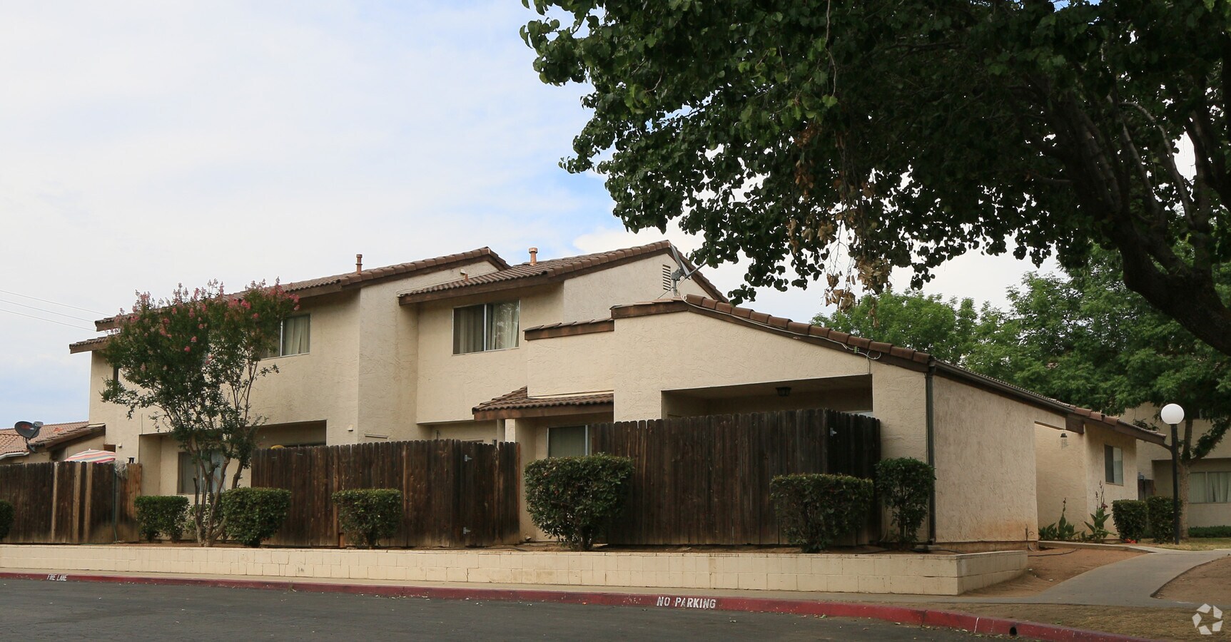 Orangewood Plaza - Orangewood Plaza Apartments