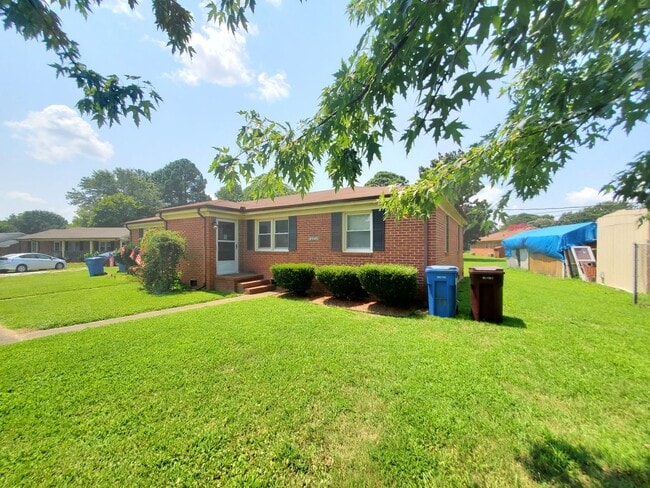 Building Photo - 800-802 Hillwell Rd Unit 800 Hillwell Road Rental