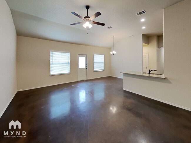 Photo - 228 Kaspar Way
