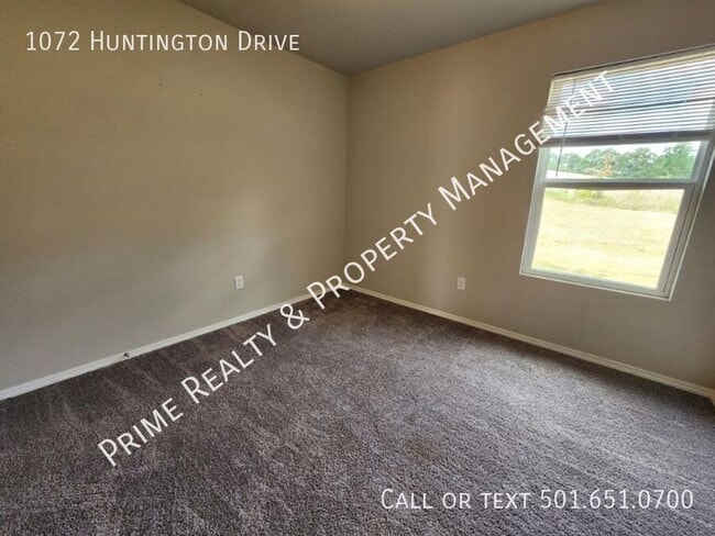 Photo - 1072 Huntington Dr