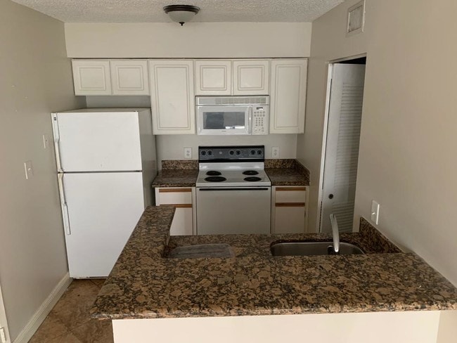 Photo - 550 S Park Rd Unit 8-13