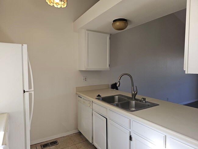 Photo - 3 Bedroom Raised Ranch Duplex with Garage Space