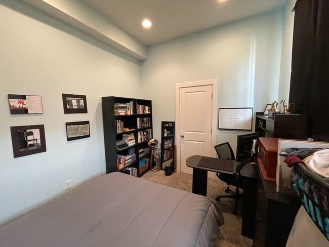 Building Photo - 1411 W Thompson St Unit 1