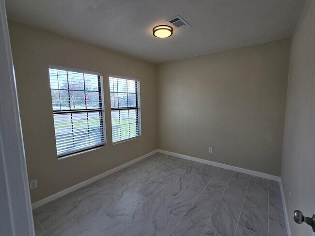 Photo - 8703 Berndale St