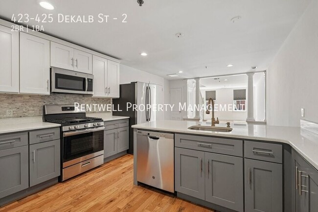 Building Photo - 423-425 Dekalb St-2 Unit 2