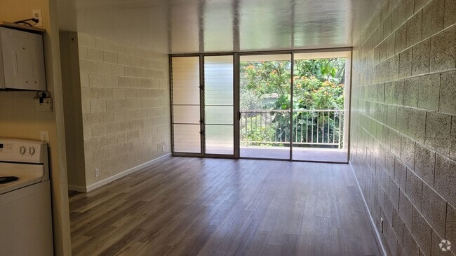 Building Photo - Newly Renovated 2bd, 1bath, 2 pkg 890sqft ... Rental
