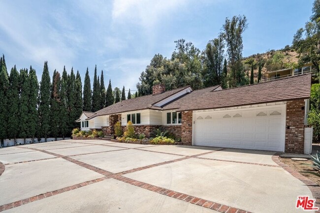 2201 Coldwater Canyon Dr