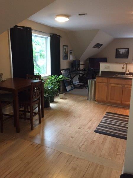 Kitchen looking into Living Room - 220 West Maple Street (UPPER UNIT) Casa Adosada