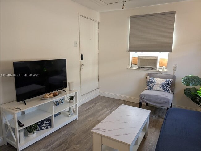 Photo - 311 SW 2nd Ave Unit 2