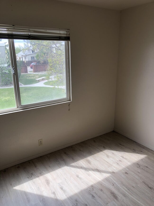 Photo - 295 E A St