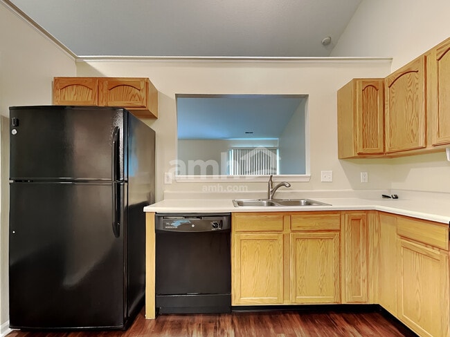 Photo - 1475 Round Lake Rd