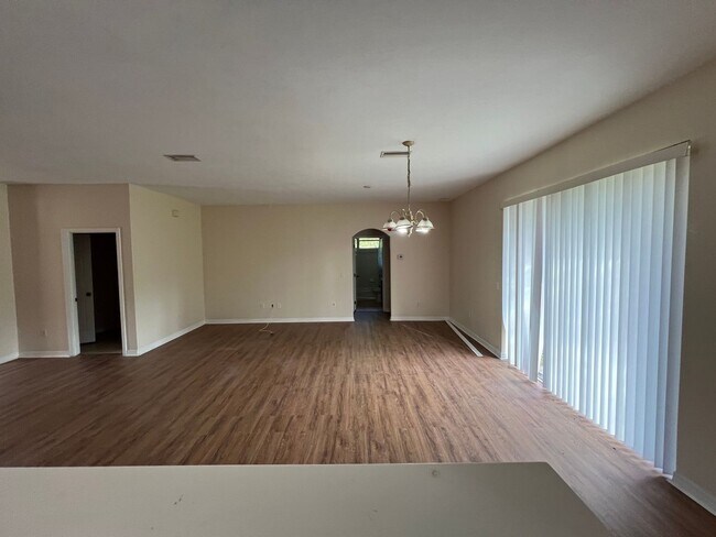 2585 Yuma Ave