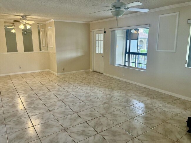 Photo - 536 Shady Pine Way