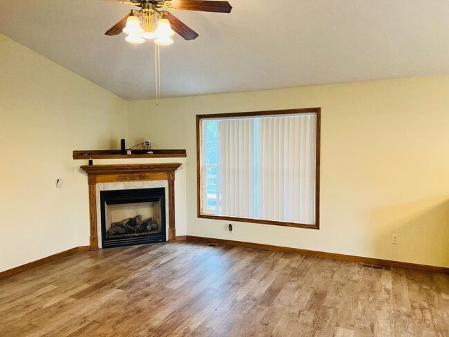 Photo - Spacious 6-Bedroom Home in a Prime Location – Room to Live, Work & Relax!