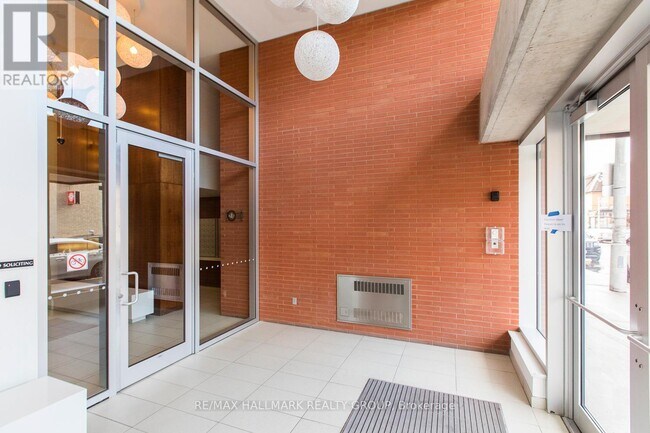 Photo - 354 Gladstone Ave Unit 907