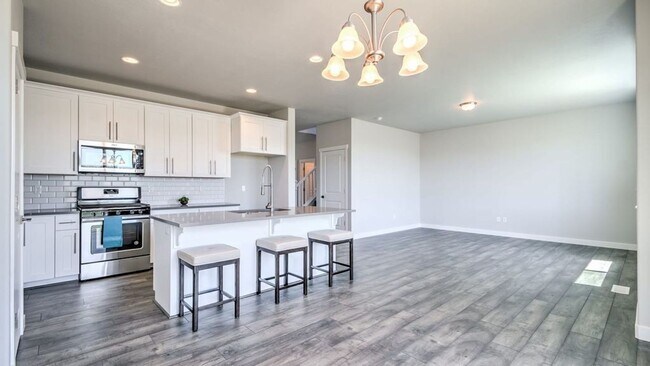 Photo - Amazing Five Bedroom Home, Bluffdale, 3300...