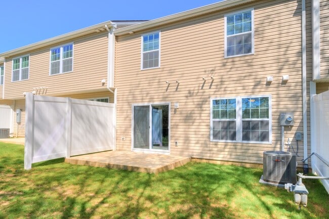 Photo - 730 Twisted Oak Dr NW