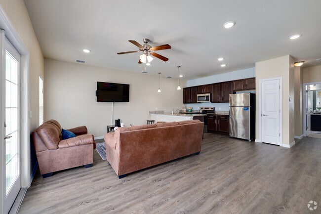 4BR, 4BA - 1,772SF - Living Room, Kitchen