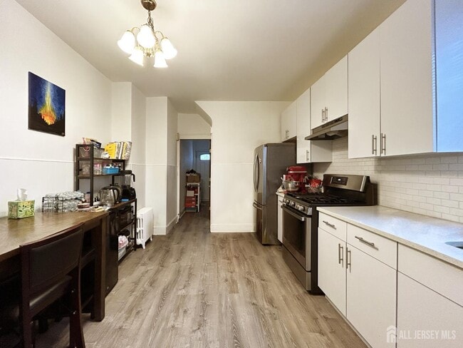 Photo - 104 Thompson St