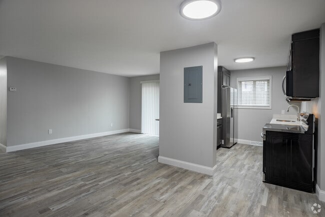 2BD, 1 BA - 950SF
