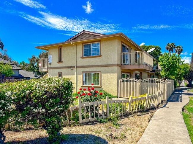 Building Photo - 2 Bedroom Napa Apartment w/ Remodeled Kitchen