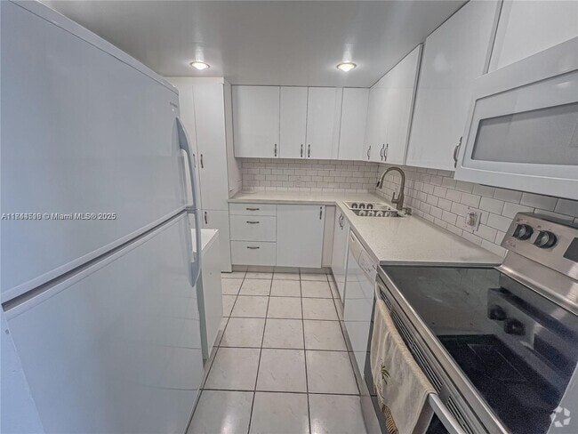 Building Photo - 3625 N Country Club Dr Unit 808 Rental