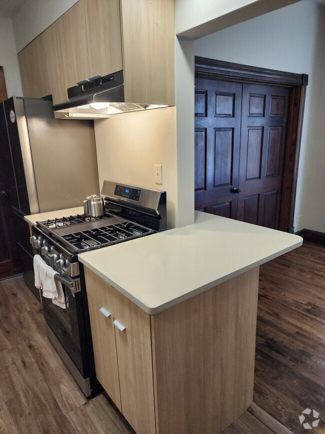 Building Photo - 2155 W Polk St Unit 2 Rental