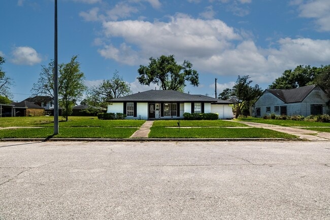 Photo - 3320 Wentworth St